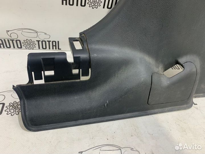 Обшивка центральной стойки правая Honda Civic 4D