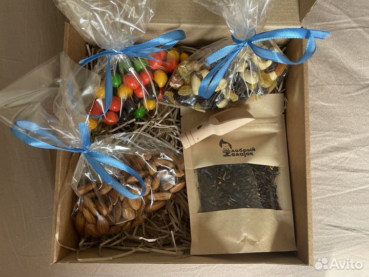 Подарок учителям, набор чая и сладостей