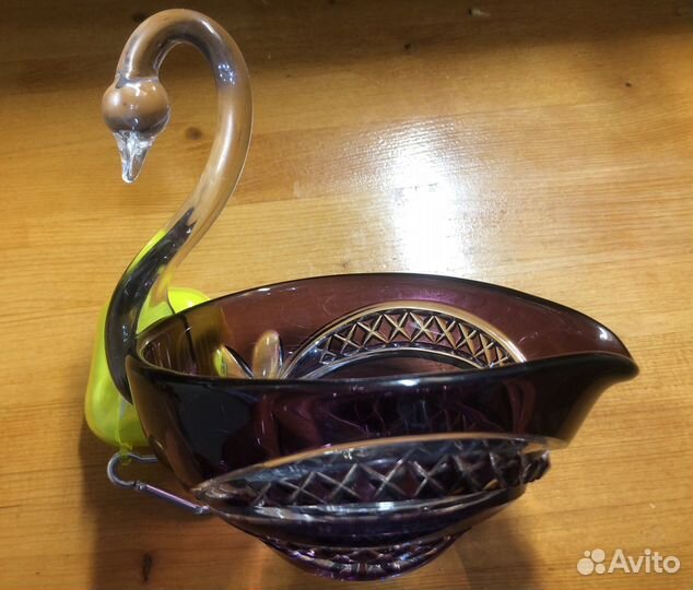 Богемское стекло ваза лебедь