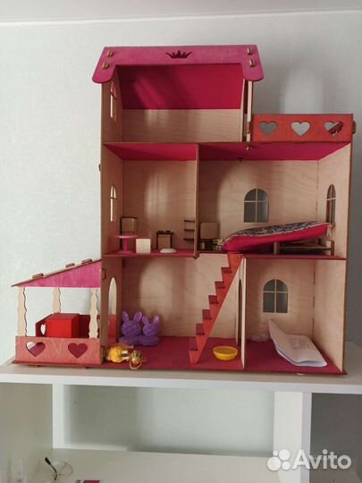 Большой кукольный домик