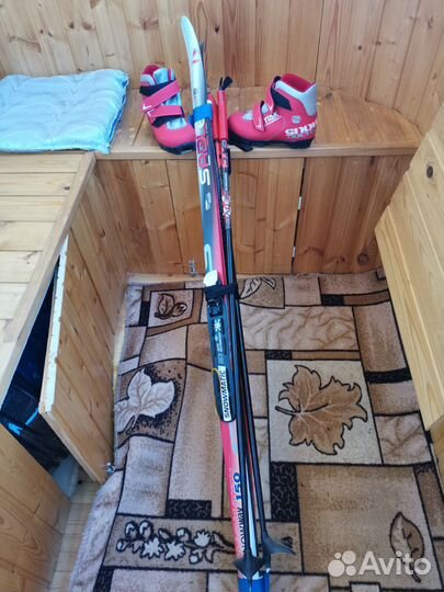 Лыжи беговые, палки +ботинки 35р