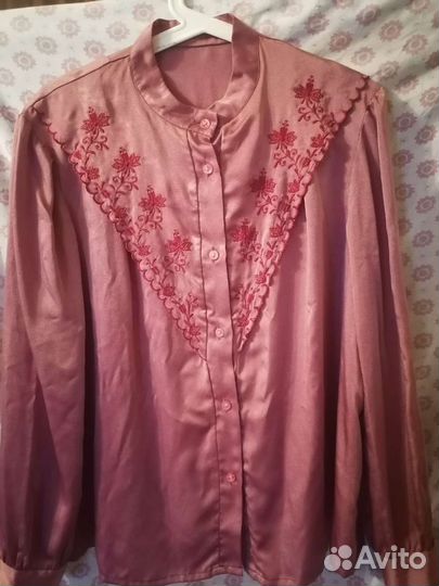 Блузка шелковая с вышивкой