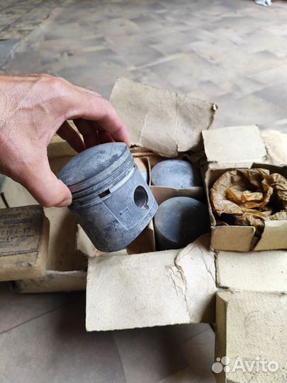 Комплект поршней с кольцами на москвич 412