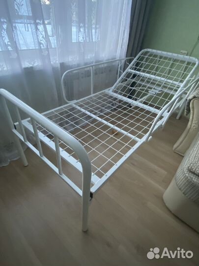 Кровать для лежачих больных с бортами