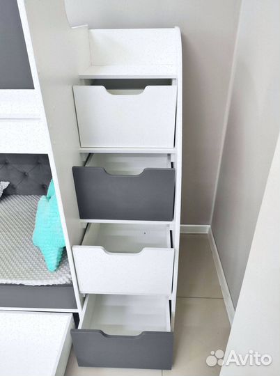 Кровать в наличии двухъярусная