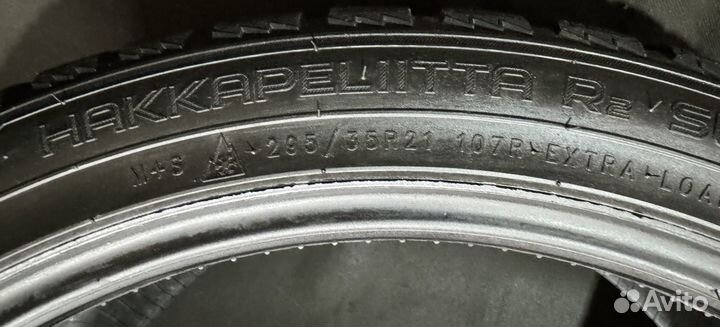 Nokian Tyres Hakkapeliitta R2 295/35 R21 107R