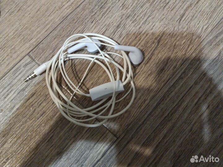 Проводные наушники