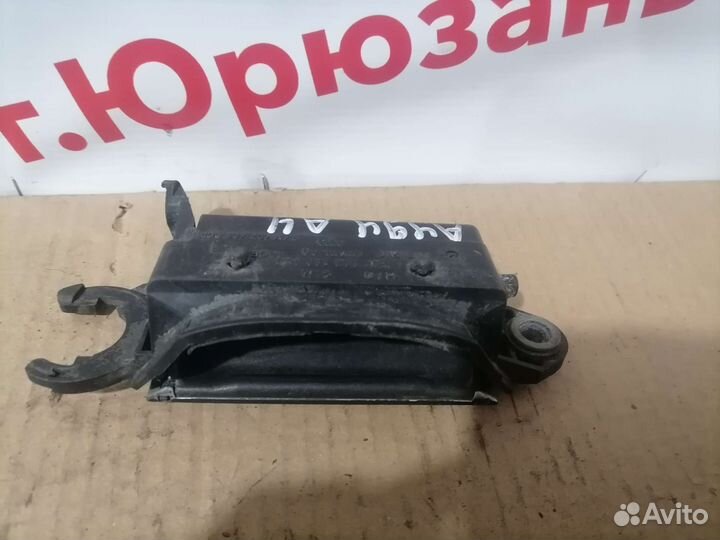 Ручка передней левой двери Audi A4 B5