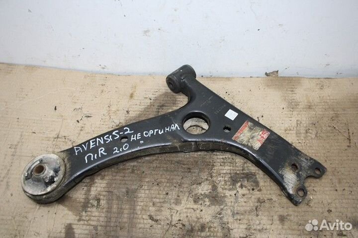 Рычаг передний нижний правый toyota avensis II 200