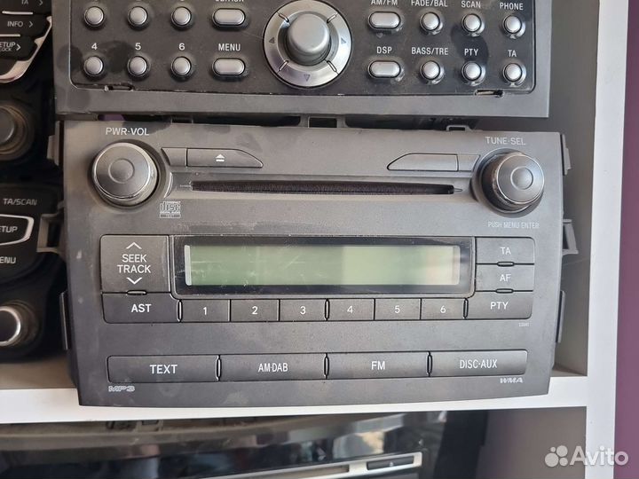 Штатная магнитола на Toyota corolla 150