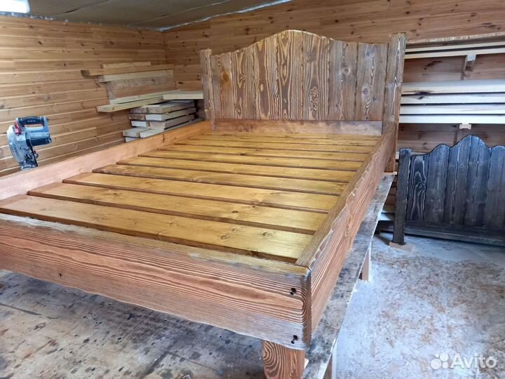 Кровать из массива сосны
