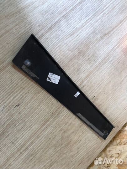 Накладка двери задняя правая Audi Q7