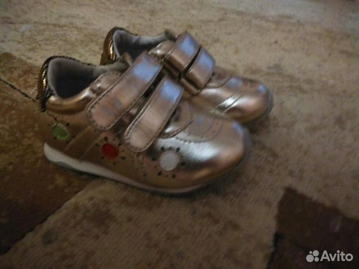 Кроссовки детские