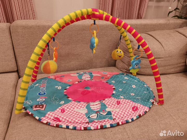 Развивающий коврик с дугами и подвесными игрушками