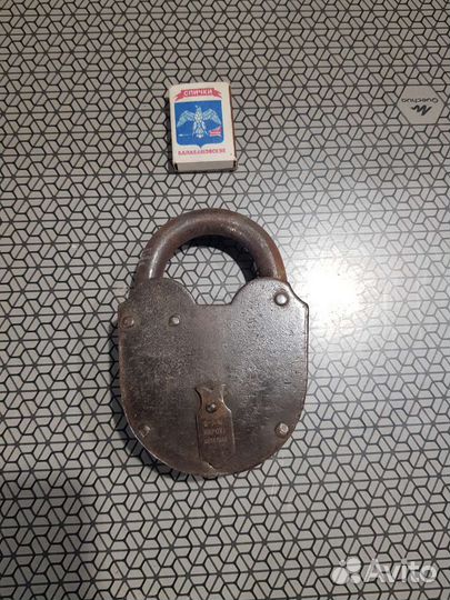 Замок большой старинный