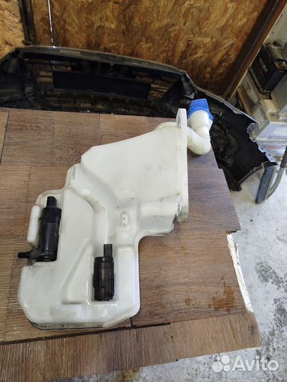 Бачок стеклоомывателя в сборе 5q0955449