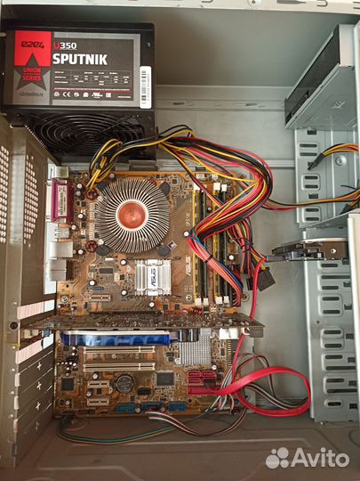 Материнская плата с процессором и памятью