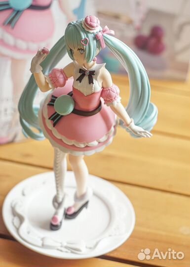 Аниме фигурка Hatsune Miku Macaron