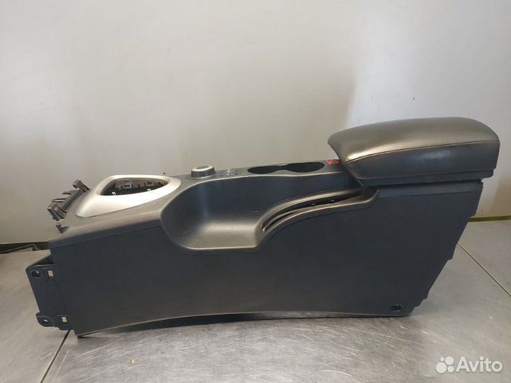 Подлокотник центральная консоль Nissan Qashqai+2