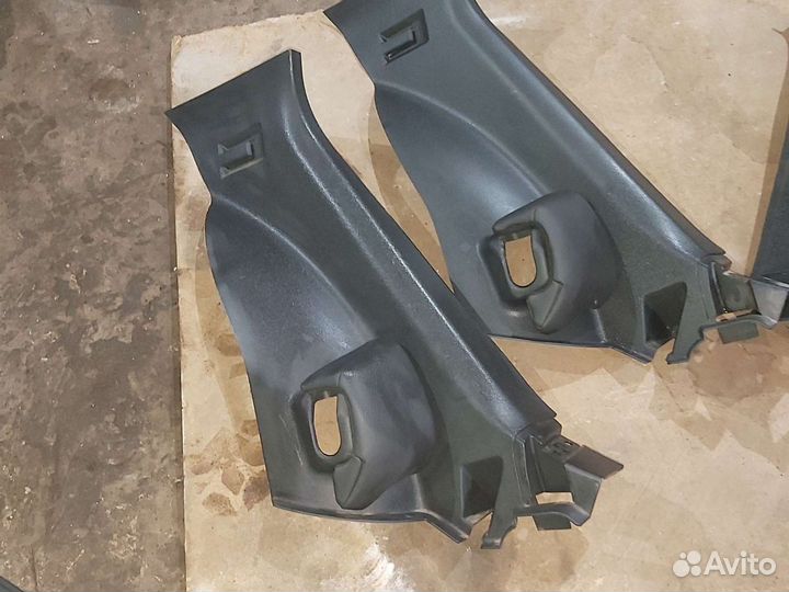Обшивка задней стойки Opel Astra J