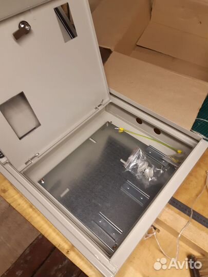 Щит, корпус, ящик, шкаф электрический металлически