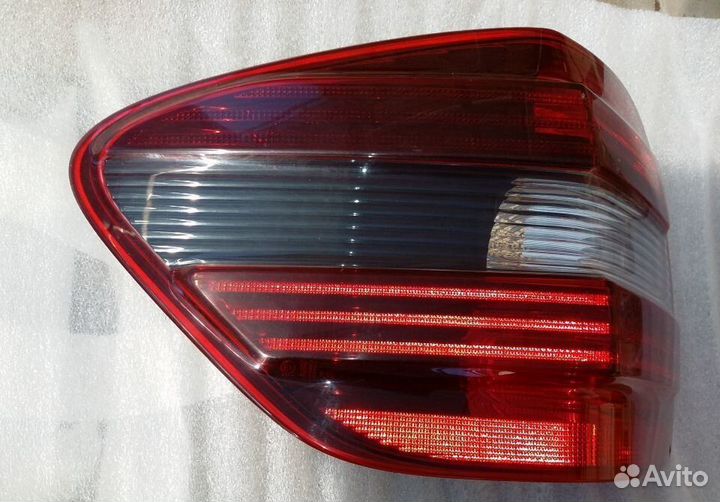 Фонарь задний Мерседес ML 164 до рестайлинг