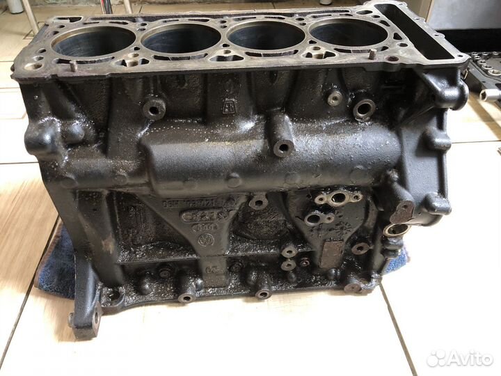 Блок двигателя стандарт Volkswagen 06H103021J BZB