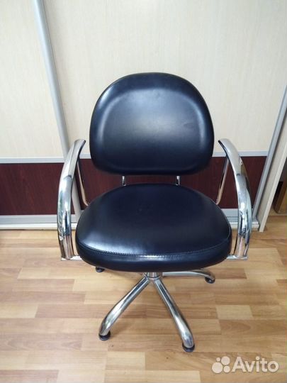 Парикмахерское кресло бу