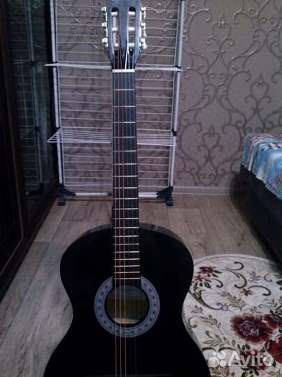 Акустическая гитара