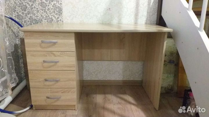 Письменный стол