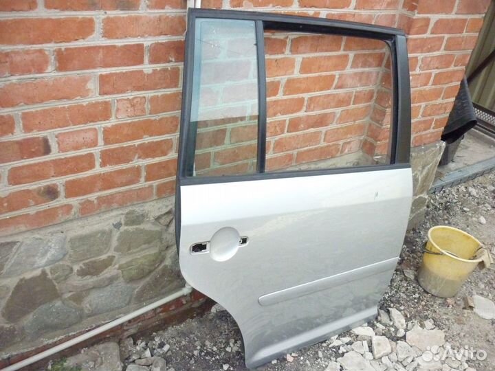 Дверь задняя левая правая на фольксваген туран 03