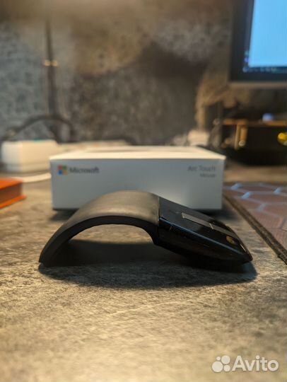 Беспроводная компактная мышь Microsoft Arc Mouse