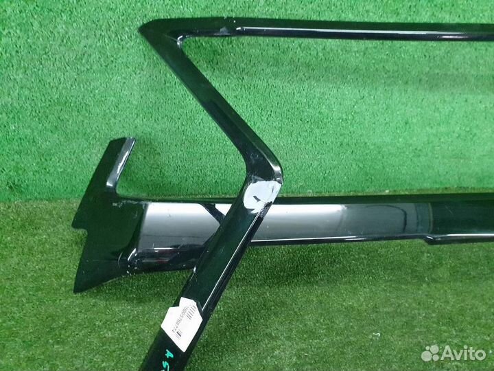 Молдинг/накладка на решетку (разное) Lexus LX570