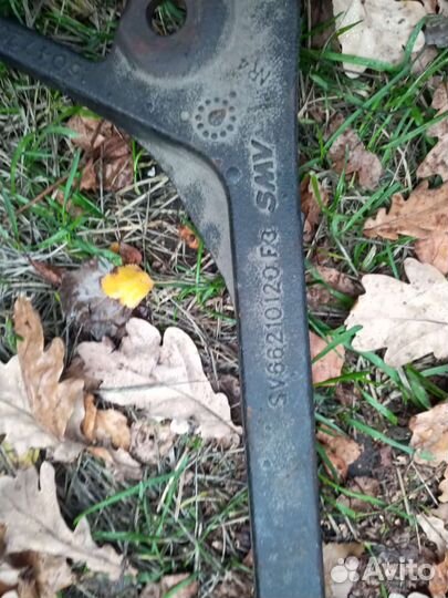 Рычаг передний нижний левый Chevrolet Tahoe gmt800