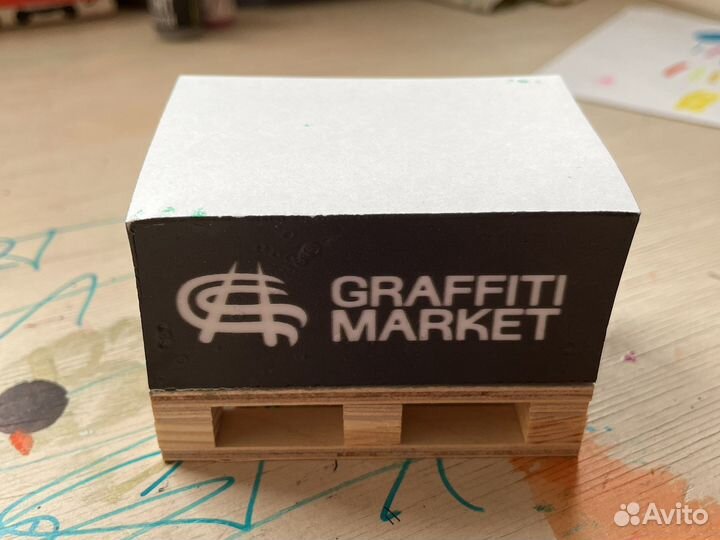 Полето листов маленьких