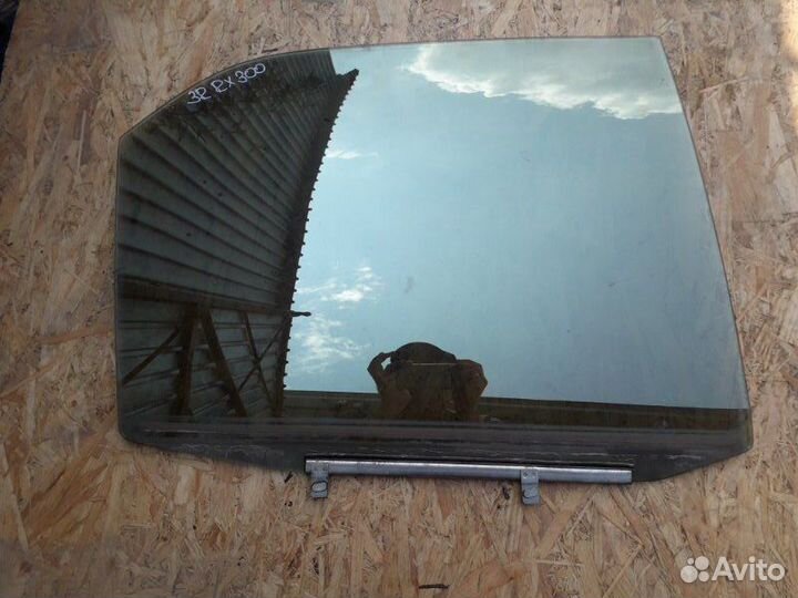 Стекло двери задней заднее правое Lexus Rx300 1