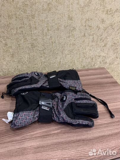 Перчатки зимние / горнолыжные перчатки