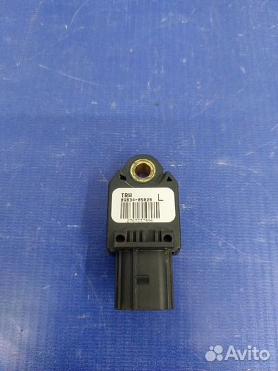 Датчик удара Toyota Avensis 250