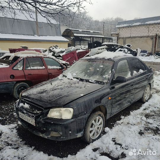 Дверь водительская Hyundai Accent чёрного цвета