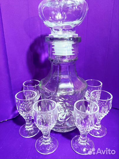 Графин с рюмками