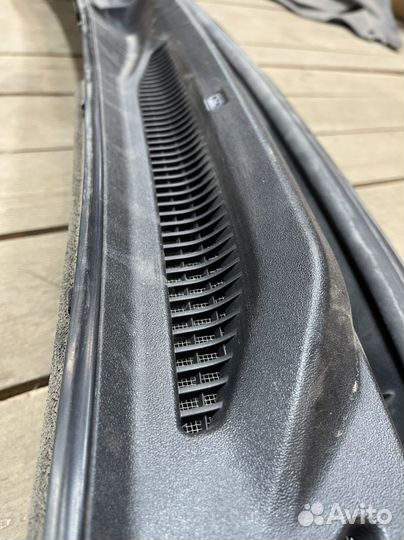 Жабо пластиковое Toyota Land Cruiser 200