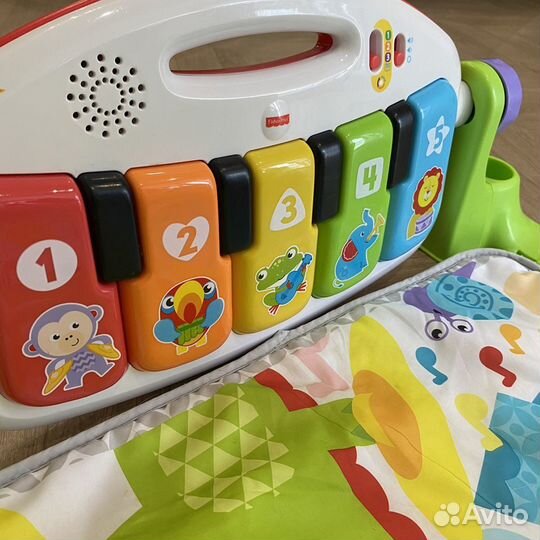 Развивающий коврик fisher price с пианино