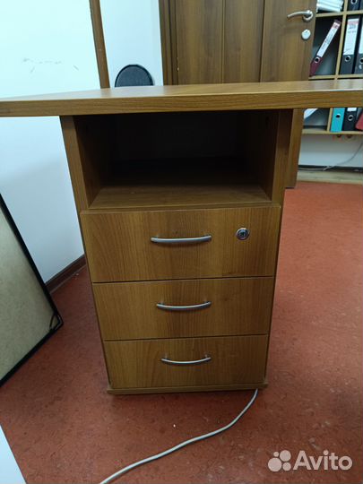 Офисный стол и тумба