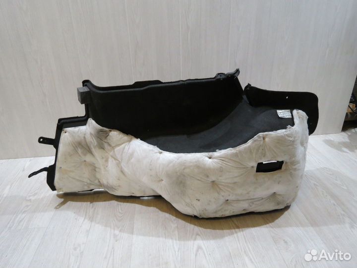 Обшивка багажника левая Kia Quoris