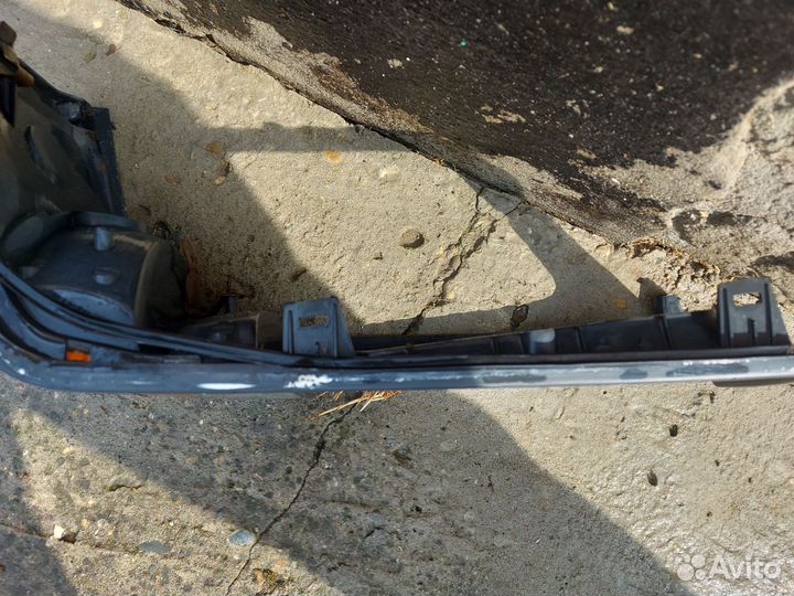 Рамка фары Mitsubishi L300 Delica