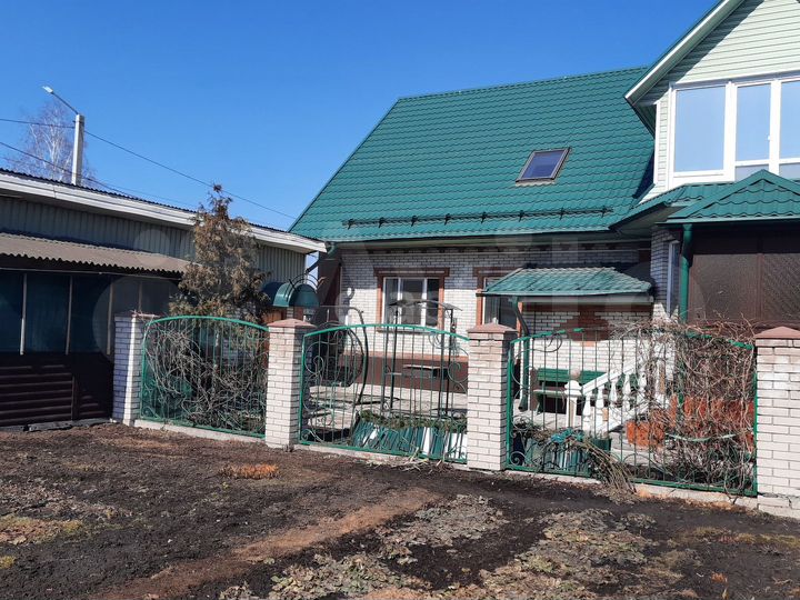 Дом 239,7 м² на участке 9,9 сот.