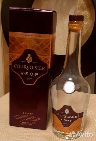 Бутылка с коробкой из под коньяка Courvoisier