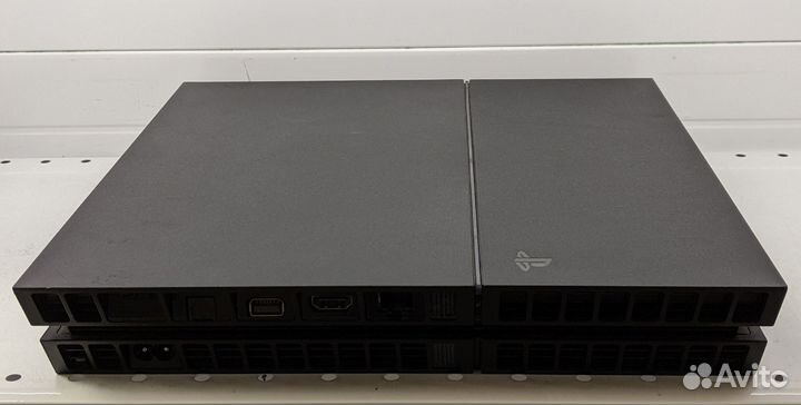 Игровая приставка Sony PlayStation 4 + 2 геймпада