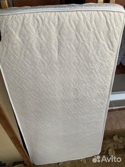 Детская кроватка с маятником и ящиком