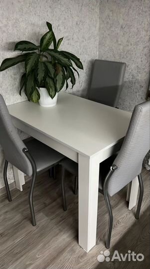 Кухонный стол, без стульев